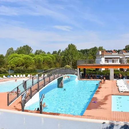 Lovely Overlooking The Pool In Apartment